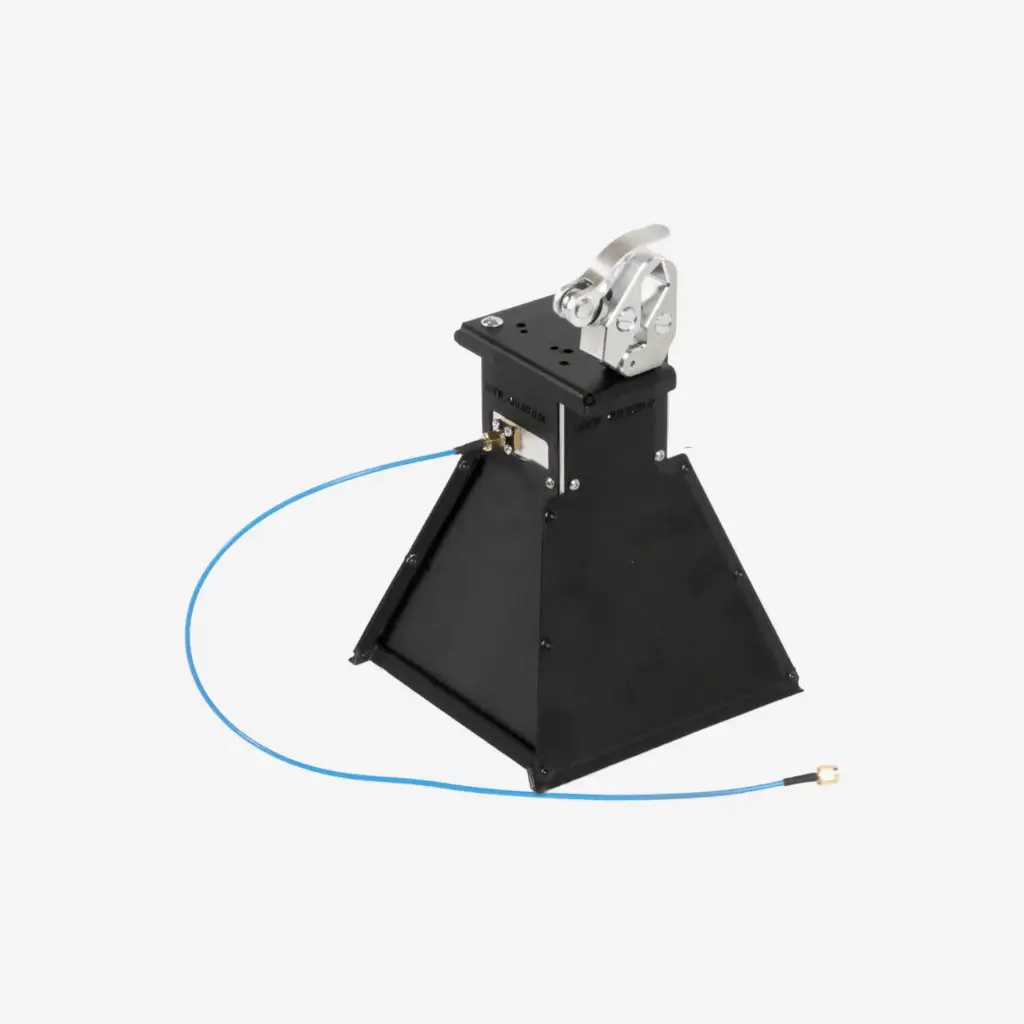 Horn antenna 6.0–7.2 GHz (LHCP, 14 dBi)